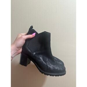 Ross & Snow Susana Black Shine Camo Leather Boots - Worn Once Sz 6.5